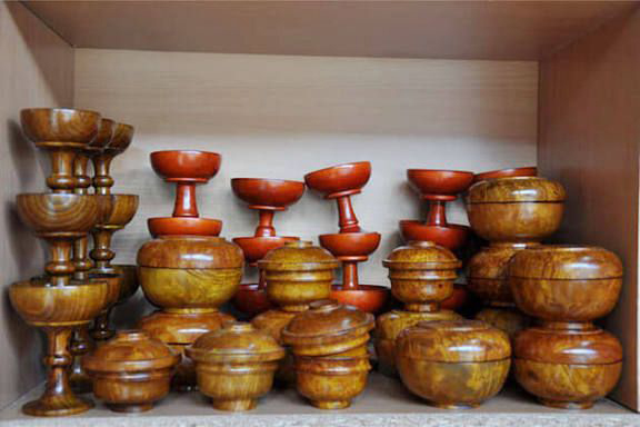 Bhutanese Handicrafts and Souvenirs: A Shopper’s Guide