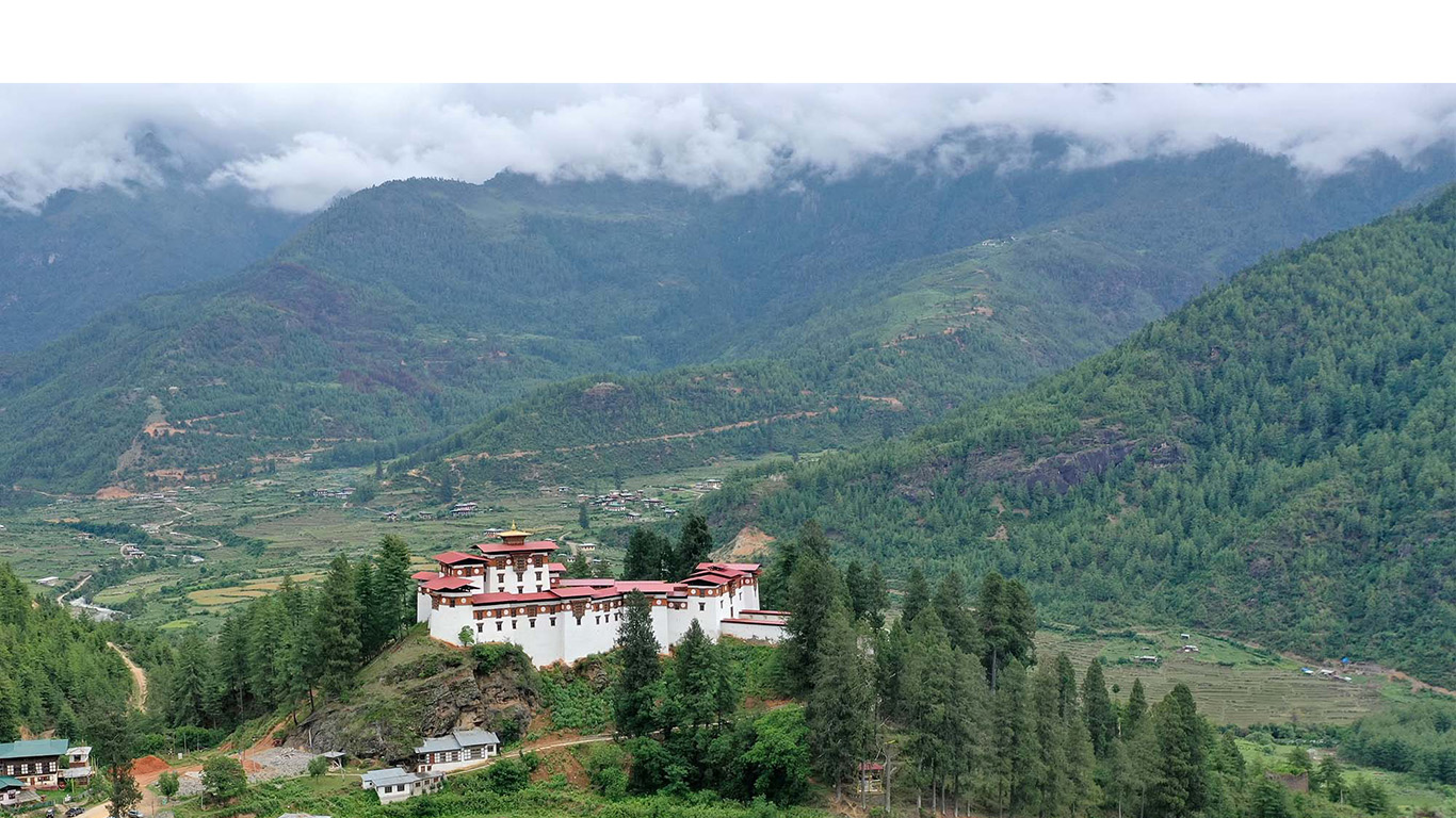 Day 3: Drukgyel Dzong – Shana (Start of Trek, 2,820m)